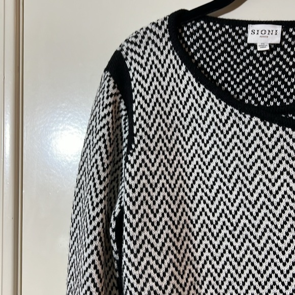 Sioni Women’s Sweater Silver Zipper Black And White Chevron Pattern - Picture 4 of 8